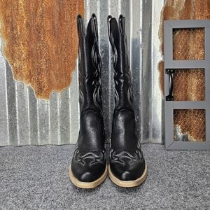 Wild West Chic: Black Embroidered Cowgirl Boots with Leopard Lining. Size 8.5